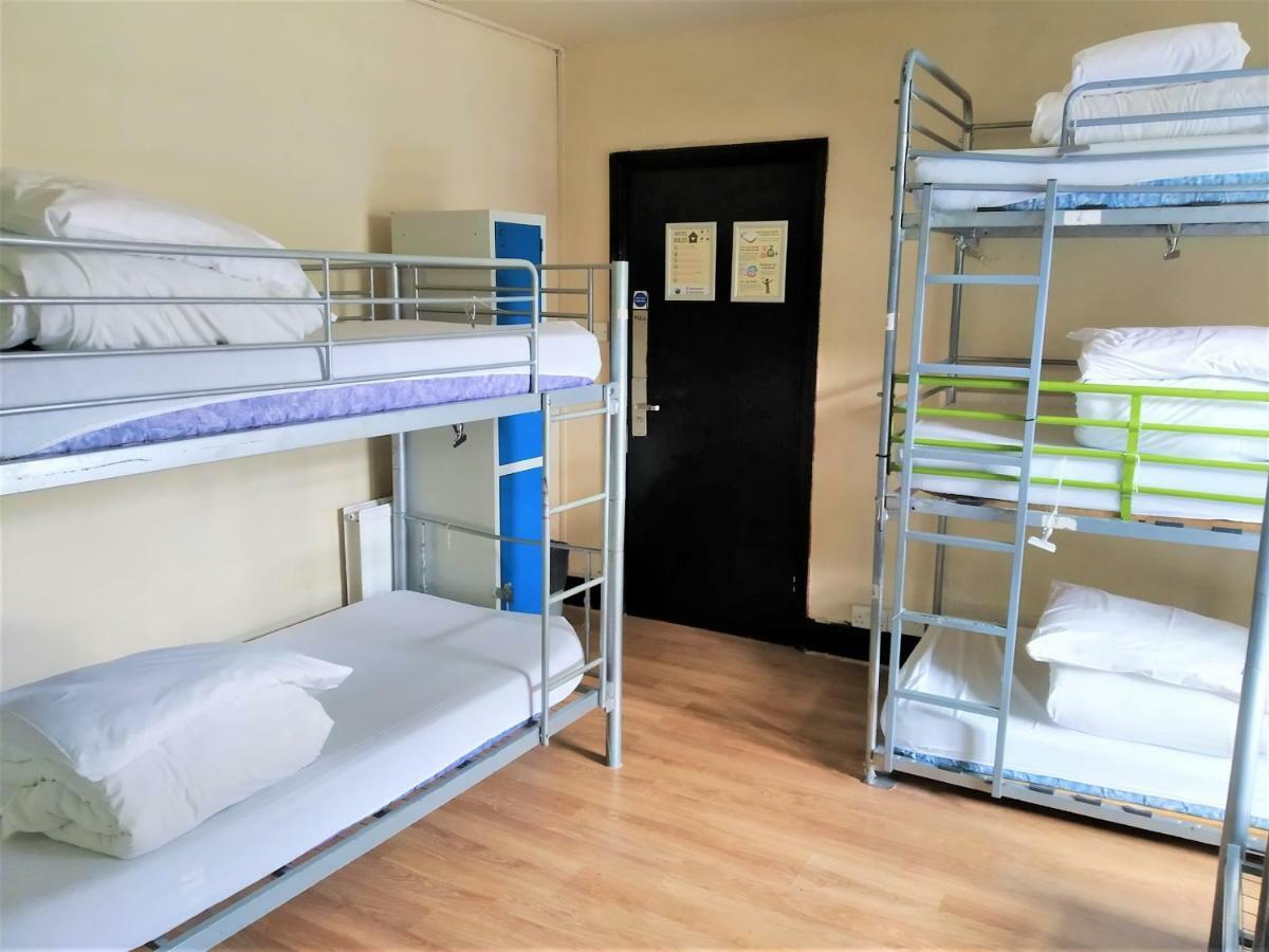 Cama en habitación compartida de 8 camas